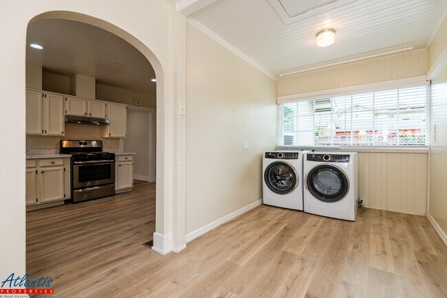 Building Photo - 768 Calderon Ave