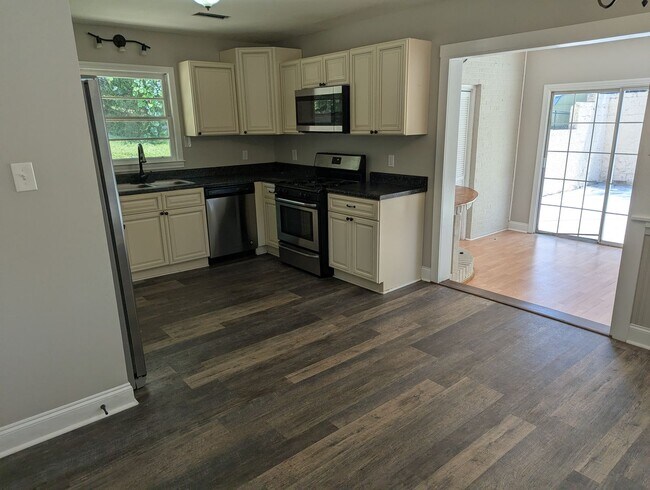 Building Photo - 109 Poplar Trl