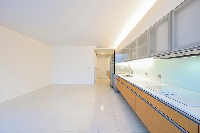 Building Photo - Studio with incredible views of the Strip!