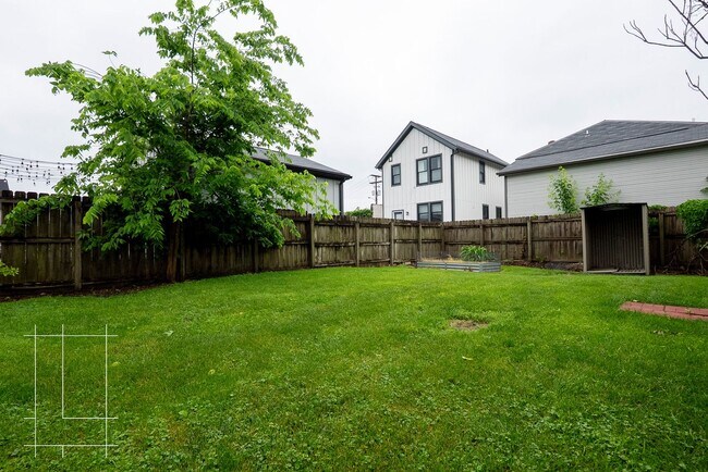 Building Photo - Single Family Home Available Now!