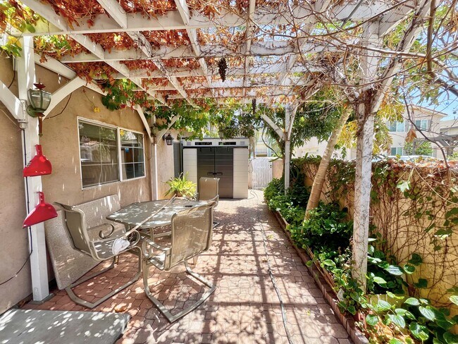 Building Photo - 3736 Puente Ave
