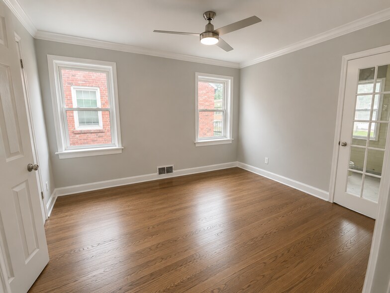 Building Photo - 1064 E Linden Ave
