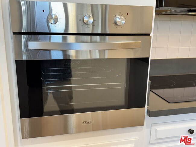 Building Photo - 2803 Arizona Ave