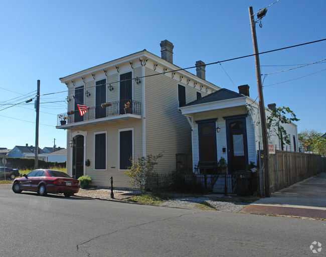 Building Photo - 522 1st St