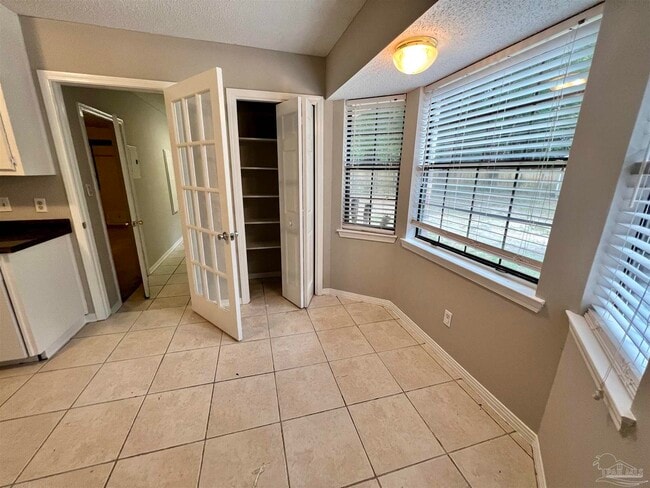 Building Photo - 5905 Pamela Dr