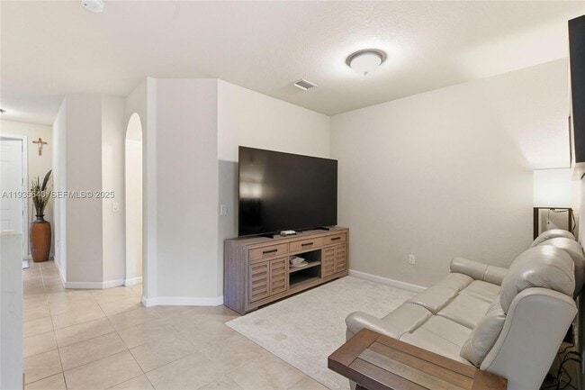 Building Photo - 165 Emerald Creek Terrace