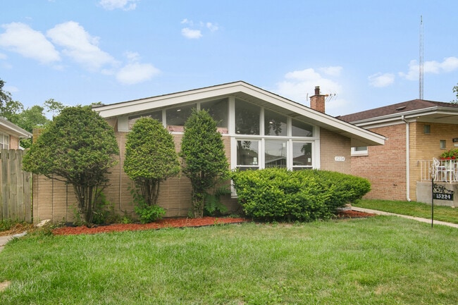 Primary Photo - 15224 Oak St