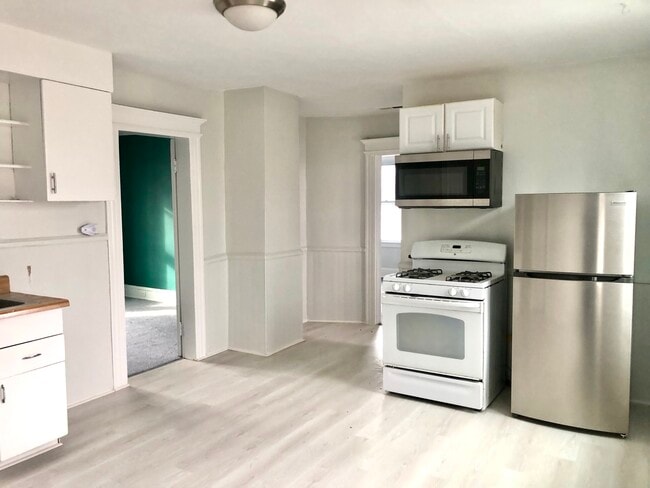 Building Photo - 131 Arthur St