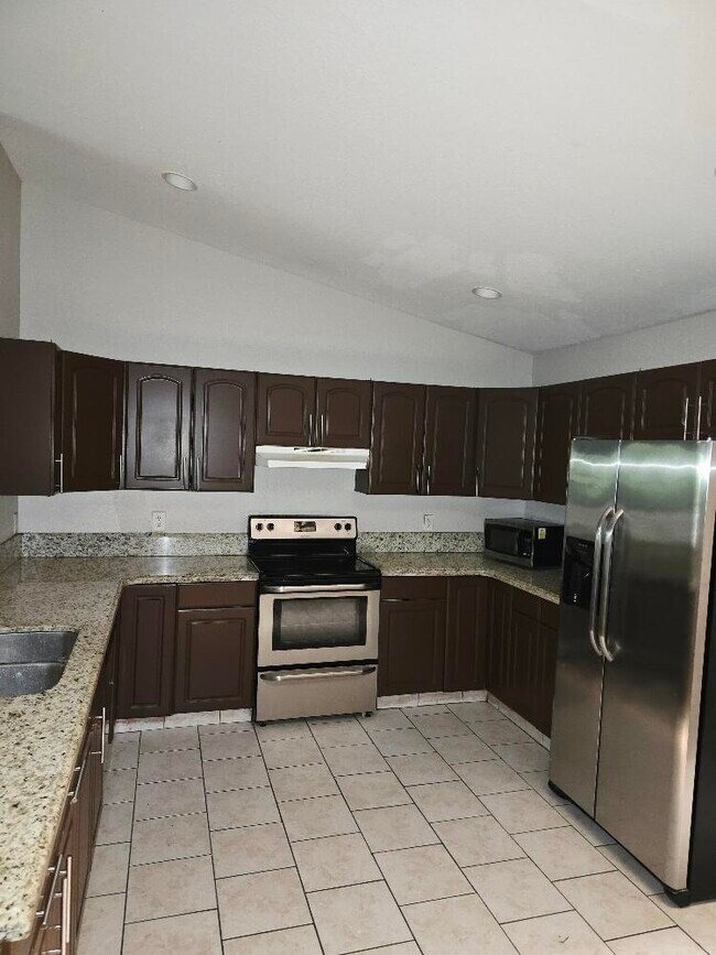 Building Photo - 1406 White Pine Dr
