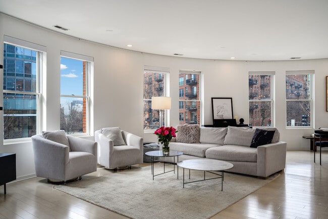 Building Photo - 501 N Kingsbury St