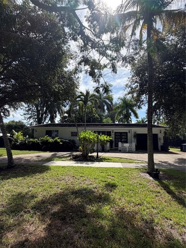 Building Photo - 15700 N Miami Ave