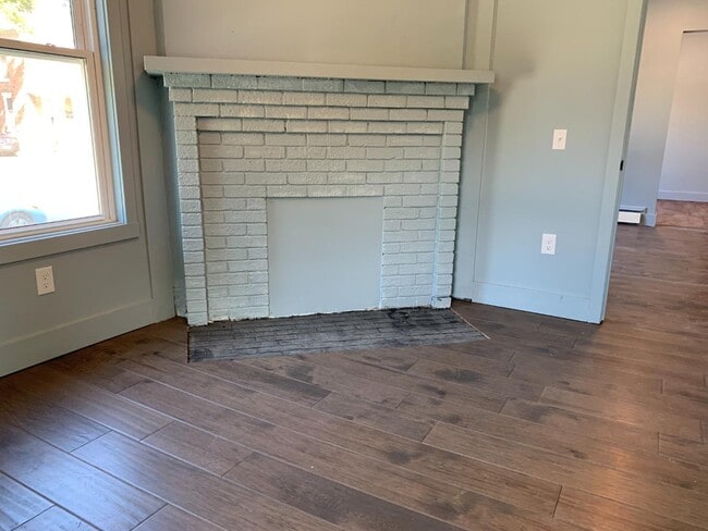 Building Photo - 420 Emmet St