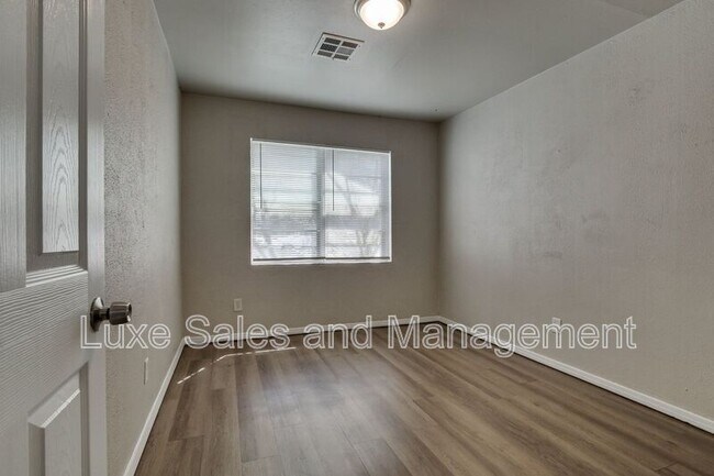 Building Photo - 1005 SW 63rd St