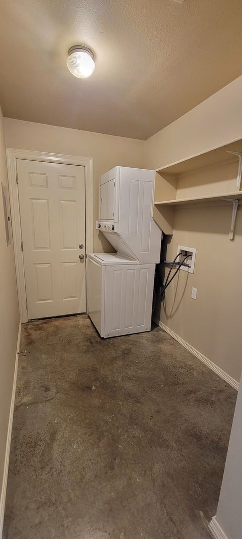 Building Photo - Amazing 3 Bed/1 Bath, Newer Construction, ...