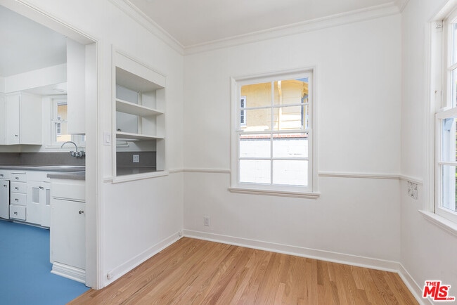 Building Photo - 2091 N Roosevelt Ave