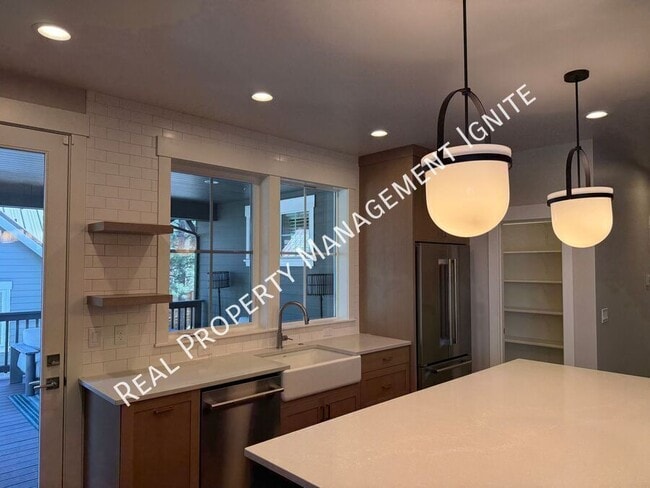 Building Photo - 2242 NW Reserve Camp Ct