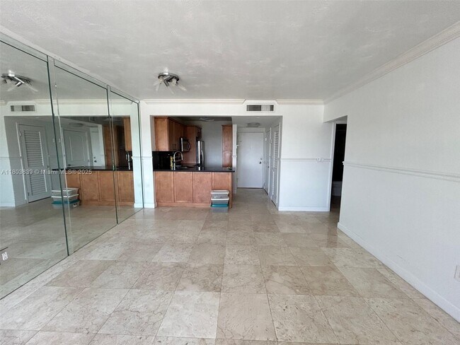 Building Photo - 2899 Collins Ave