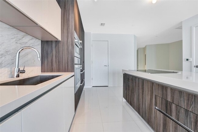 Building Photo - 851 NE 1st Ave