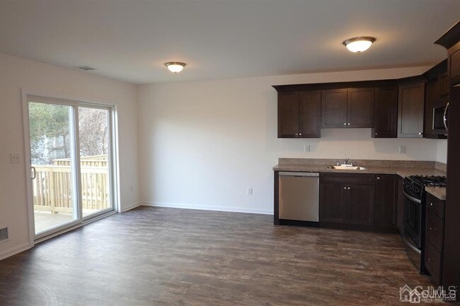 Building Photo - 381 Highland St