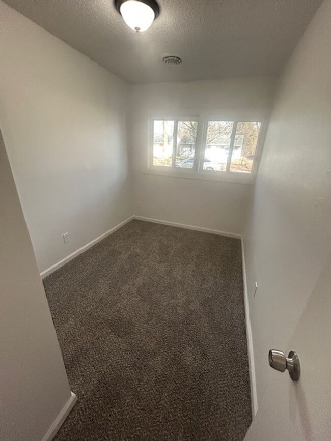 Building Photo - HALF OFF Security Deposit – Move-In Special! Section 8 Welcome!