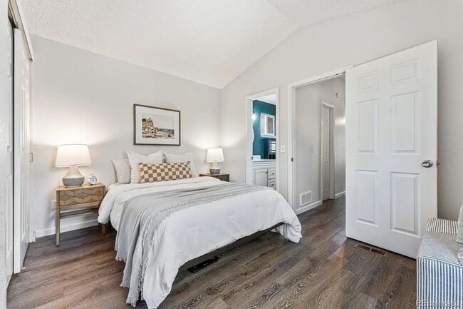 Building Photo - 3BD, 2BA Aurora Home with 2-Car Garage and Back Yard