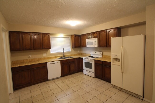 Building Photo - 2634 Heritage Colony Dr