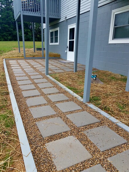 Front Entrance - 317 Burnett Station Rd