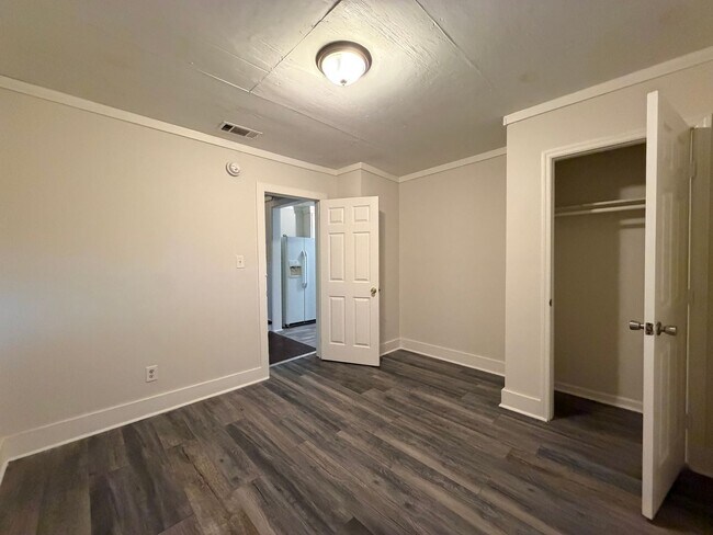 Building Photo - 2 N McLin St SW