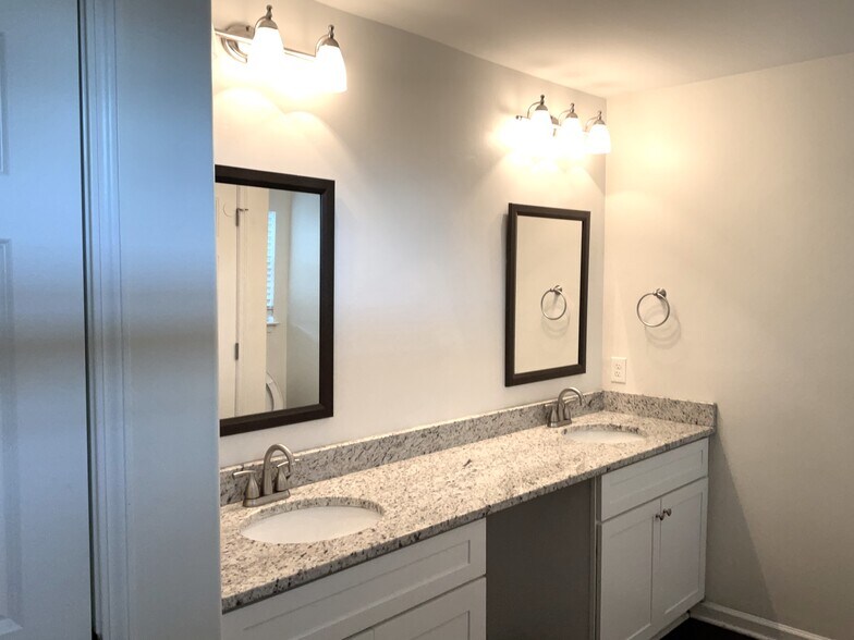 Building Photo - 51 Sago Palm Dr