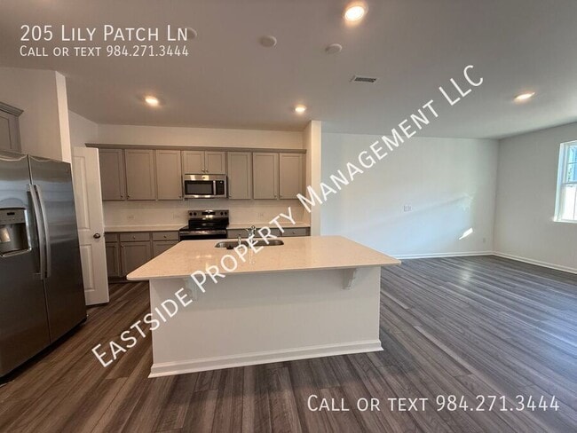 Building Photo - 205 Lily Patch Ln