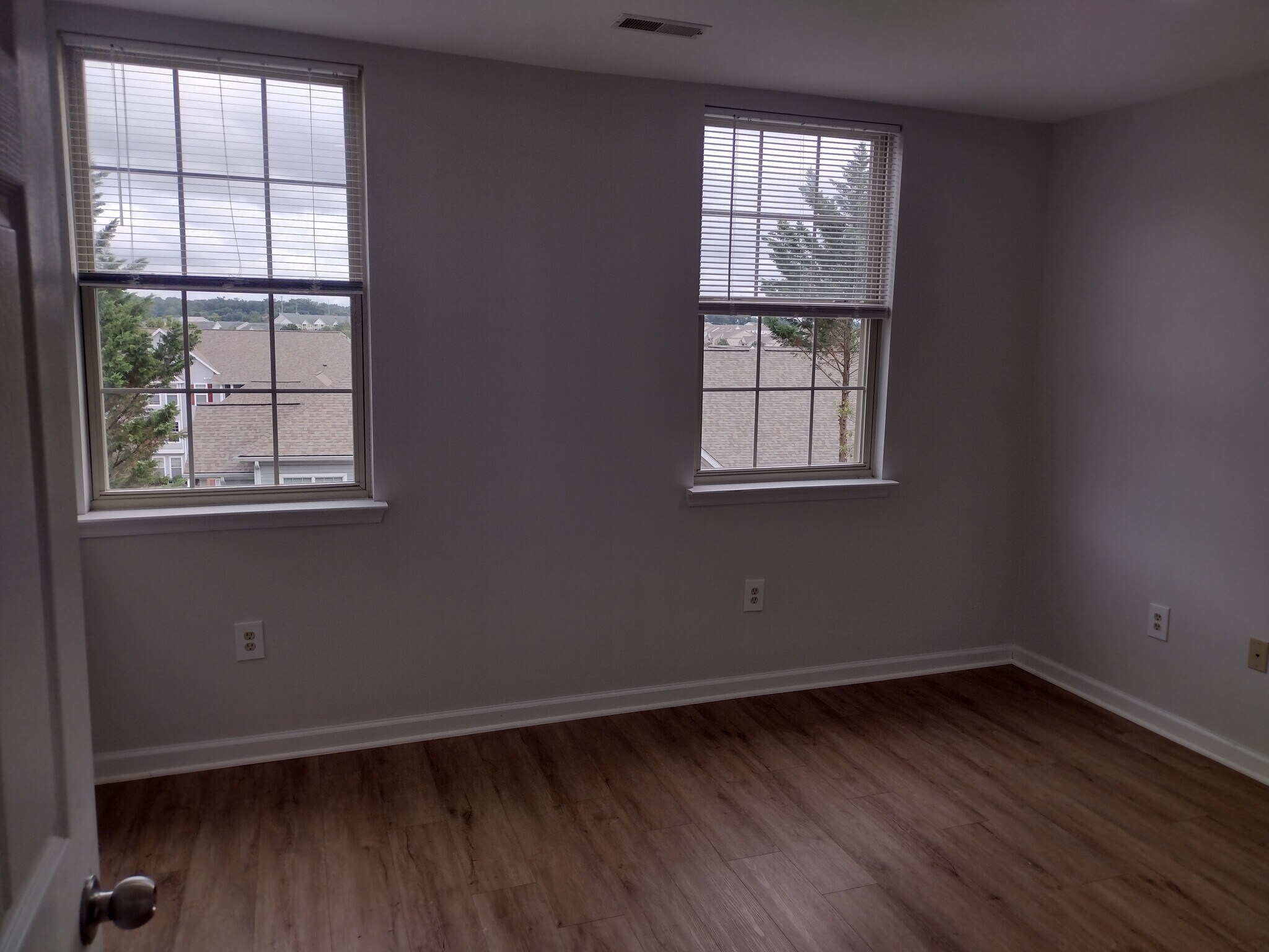 Building Photo - 12 Bailey Ln