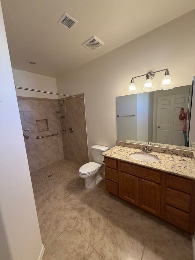 Building Photo - Large Family Home with SOLAR and Landscaping Maintenance Included!!