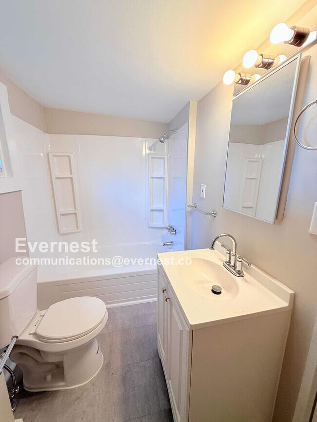 Building Photo - 68 E James St