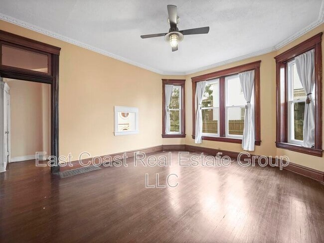 Building Photo - 448 Summit Ave