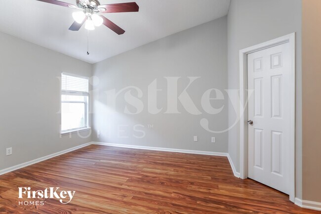 Building Photo - 1460 Greenway Pl