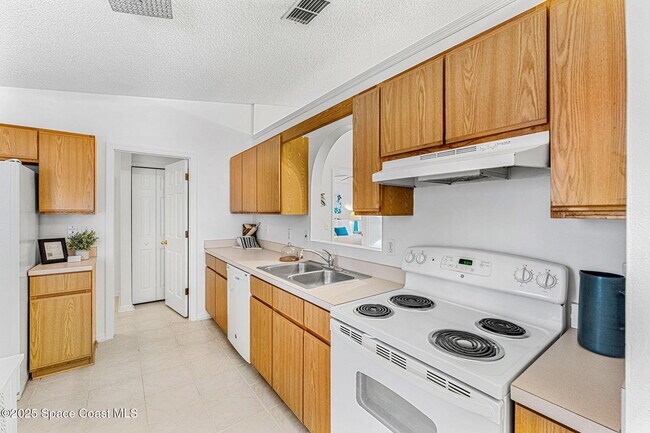 Building Photo - 1560 Vista Lake Cir