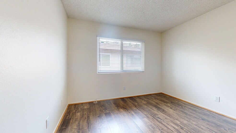 Building Photo - 1125 W Calle del Sol