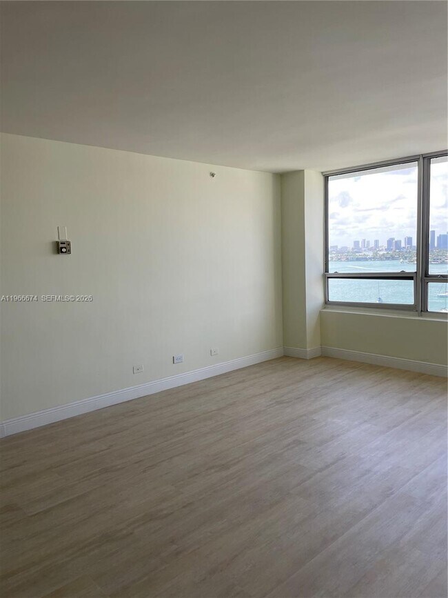 Building Photo - 1500 Bay Rd