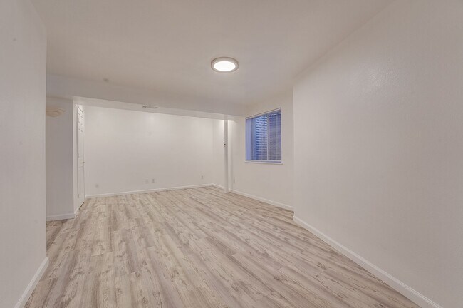 Building Photo - Beautiful 4 bed, 3.5 bath Home in Fort Collins Dakota Ridge Neighborhood