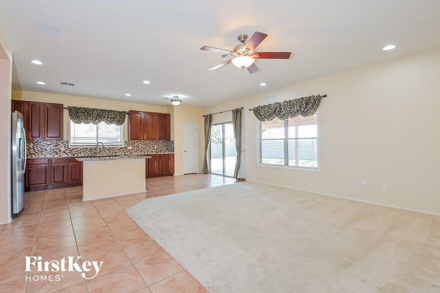 Building Photo - 2116 S Thunder Tanner Dr