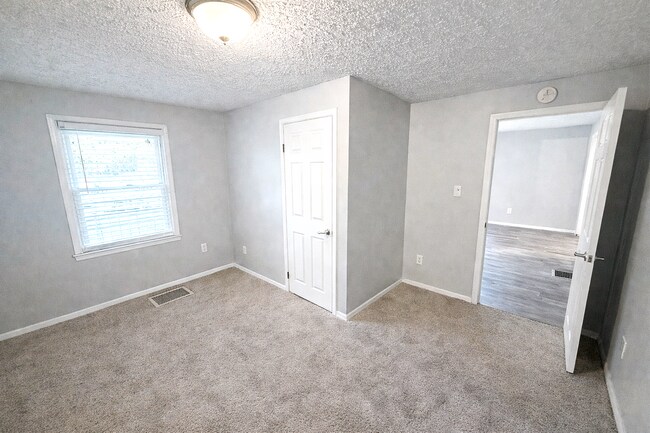 Building Photo - 2015 W Wilkins St