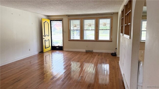 Building Photo - 2547 William St