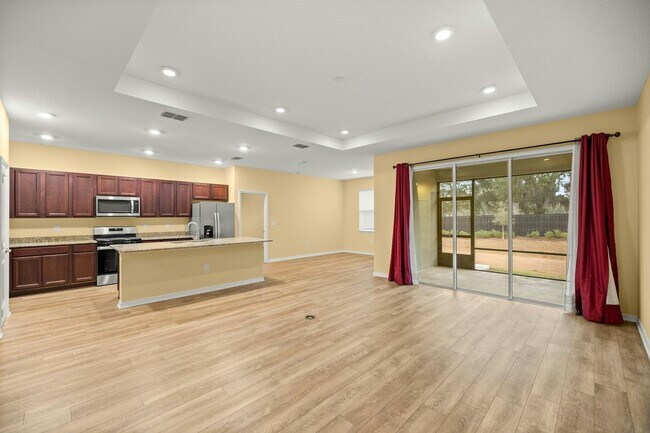 Building Photo - 6137 SW 70th Ave