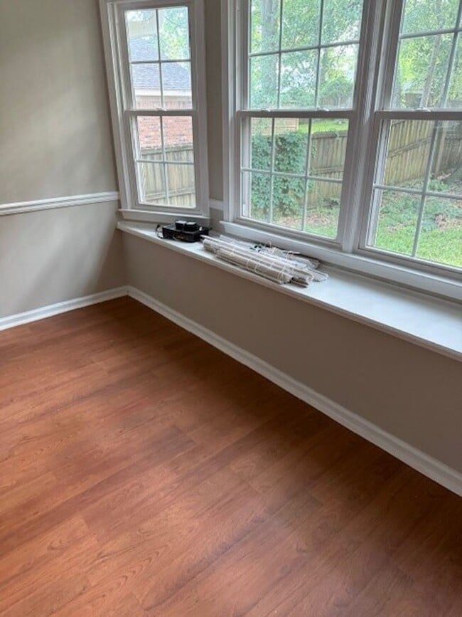 Building Photo - Nice 3 Bed 2 Bath Available Now!
