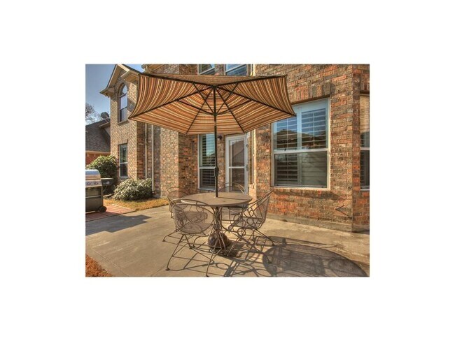 Building Photo - 2660 Salorn Way