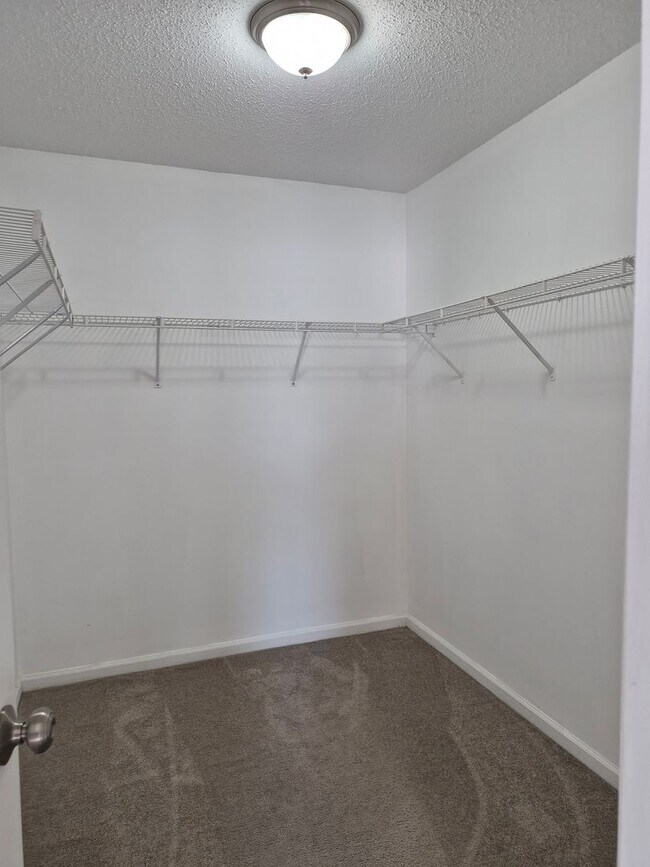 Building Photo - Landstown