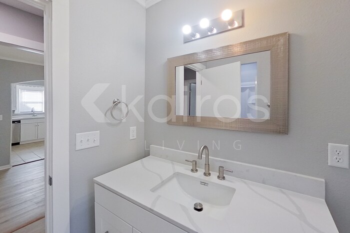 Building Photo - 411 Sunset Terrace