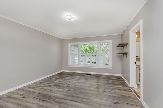 Building Photo - Elegant Updated Meridian-Kessler Home on E...