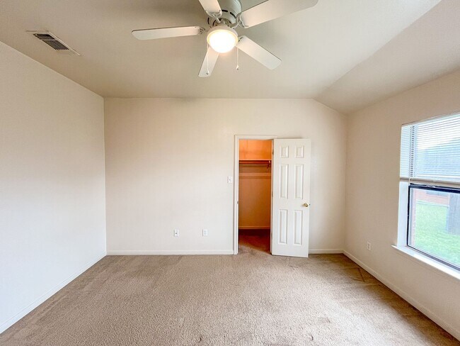 Building Photo - 1212 Nicholas Cir