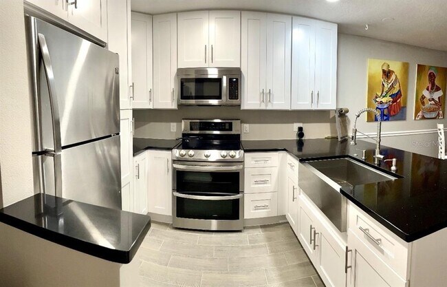 Building Photo - 5171 Lazy Oaks Dr